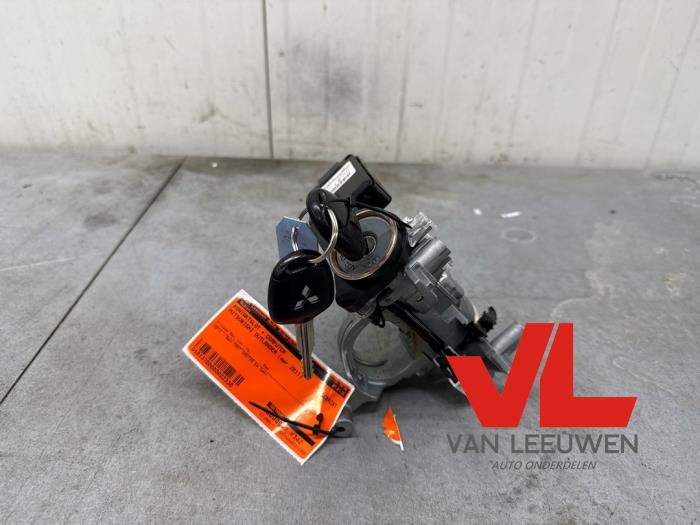 Used Ignition lock + computer Mitsubishi Outlander (CW) 2.0 16V 4x2 Price € 75,00 Margin scheme offered by Van Leeuwen Auto Onderdelen