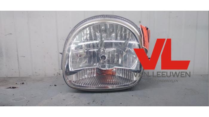 Używane Reflektor lewy Renault Twingo (C06) 1.2 Cena € 15,00 Procedura marży oferowane przez Van Leeuwen Auto Onderdelen