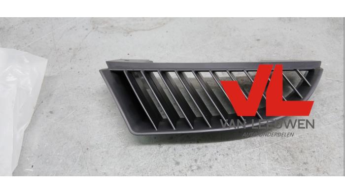 Nowe Grill Mitsubishi Colt (Z2/Z3) Cena € 15,73 Z VAT oferowane przez Van Leeuwen Auto Onderdelen