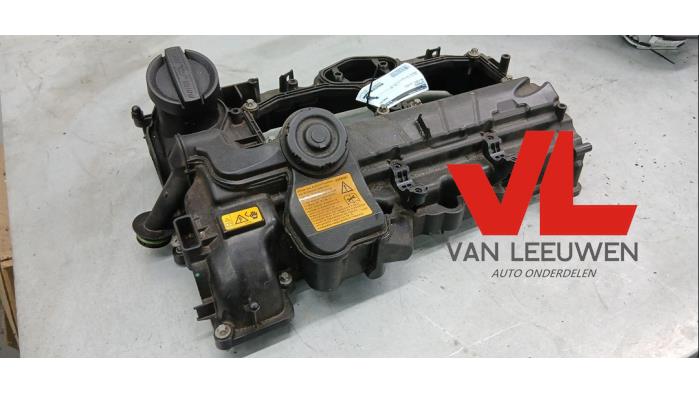 Ventildeckel van een BMW 5 serie Touring (F11) 528i 16V 2012