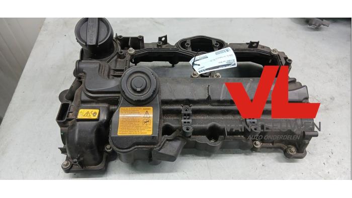 Ventildeckel van een BMW 5 serie Touring (F11) 528i 16V 2012