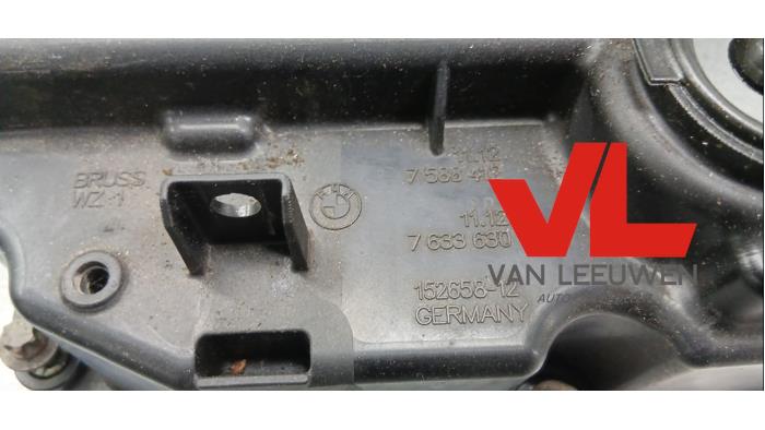 Ventildeckel van een BMW 5 serie Touring (F11) 528i 16V 2012