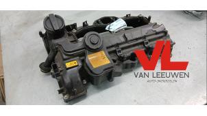 Ventildeckel van een BMW 5 serie Touring (F11) 528i 16V 2012