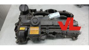 Ventildeckel van een BMW 5 serie Touring (F11) 528i 16V 2012