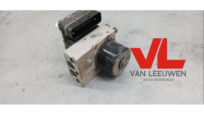 Begagnade ABS-pump Volvo S80 (TR/TS) 2.4 SE 20V 170 Pris € 70,00 Marginaltabell erbjuds av Van Leeuwen Auto Onderdelen