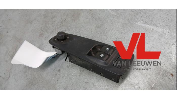 Usados Interruptor de ventanilla eléctrica Peugeot Boxer (U9) 2.2 HDi 110 Euro 5 Precio € 66,55 IVA incluido ofrecido por Van Leeuwen Auto Onderdelen