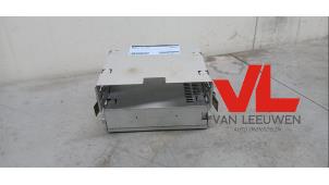 Begagnade Radio Saab 9-3 Sport Estate (YS3F) 1.8i 16V Pris € 50,00 Marginaltabell erbjuds av Van Leeuwen Auto Onderdelen