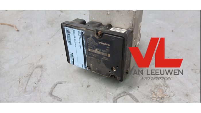 Begagnade ABS-pump Volvo V70 (SW) 2.4 20V 140 Pris € 70,00 Marginaltabell erbjuds av Van Leeuwen Auto Onderdelen