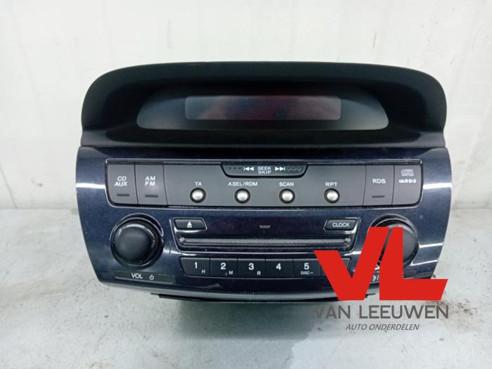 Używane Radio Honda FR-V (BE) 1.8 i-VTEC 16V Cena € 70,00 Procedura marży oferowane przez Van Leeuwen Auto Onderdelen