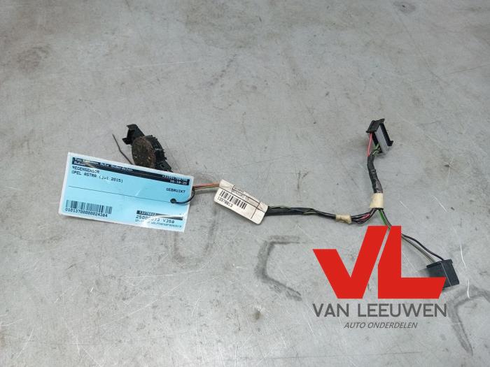 Begagnade Regnsensor Opel Astra J Sports Tourer (PD8/PE8/PF8) 1.6 CDTI 16V Pris € 30,00 Marginaltabell erbjuds av Van Leeuwen Auto Onderdelen