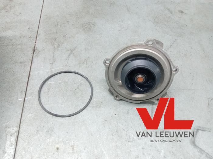 Nya Vattenpump Audi A4 Pris € 36,30 Inklusive moms erbjuds av Van Leeuwen Auto Onderdelen