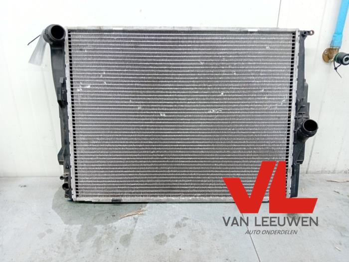 Usagé Radiateur BMW 3 serie Touring (E91) 318i 16V Prix € 39,99 Règlement à la marge proposé par Van Leeuwen Auto Onderdelen