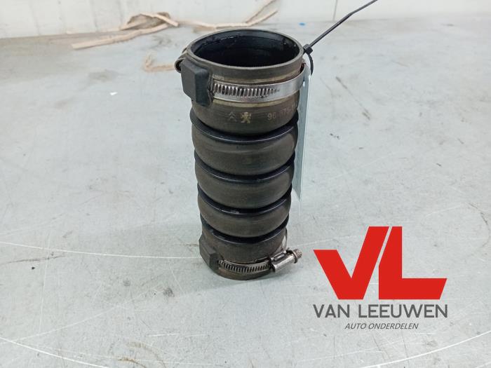 Gebrauchte Intercooler Schlauch Peugeot 5008 I (0A/0E) 1.6 THP 16V Preis € 10,00 Margenregelung angeboten von Van Leeuwen Auto Onderdelen