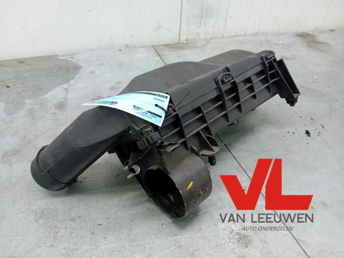 Begagnade Luftfilterhus Peugeot 5008 I (0A/0E) 1.6 THP 16V Pris € 20,00 Marginaltabell erbjuds av Van Leeuwen Auto Onderdelen