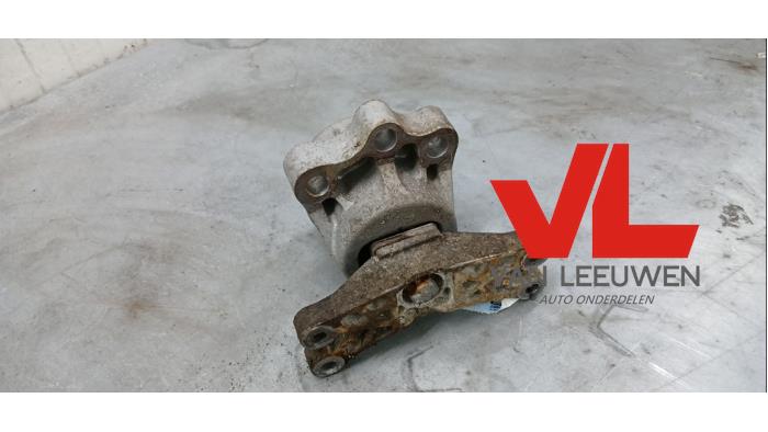 Engine mount from a Ford Transit Custom 2.2 TDCi 16V 2016