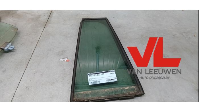 Usados Ventanilla triangular derecha detrás Toyota Land Cruiser V8 (J20) 4.5 D-4D 32V Precio € 45,00 Norma de margen ofrecido por Van Leeuwen Auto Onderdelen