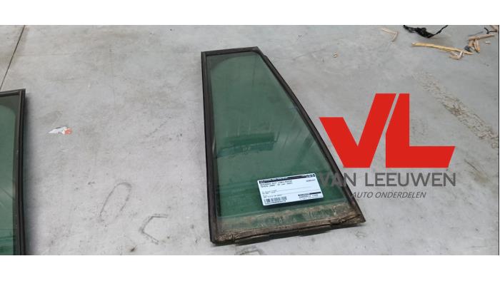 Usados Ventanilla triangular izquierda detrás Toyota Land Cruiser V8 (J20) 4.5 D-4D 32V Precio € 45,00 Norma de margen ofrecido por Van Leeuwen Auto Onderdelen