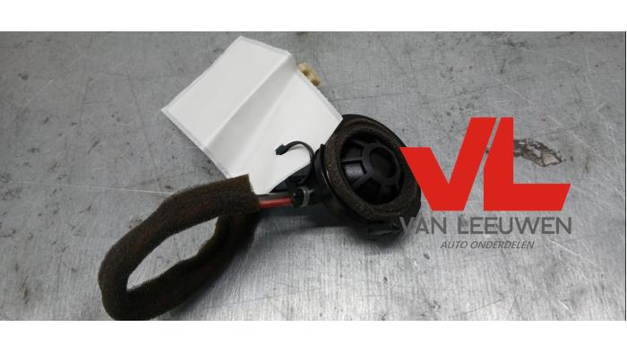 Begagnade Diskanthögtalare Toyota Land Cruiser V8 (J20) 4.5 D-4D 32V Pris € 35,00 Marginaltabell erbjuds av Van Leeuwen Auto Onderdelen