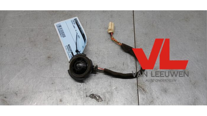 Begagnade Diskanthögtalare Toyota Land Cruiser V8 (J20) 4.5 D-4D 32V Pris € 35,00 Marginaltabell erbjuds av Van Leeuwen Auto Onderdelen
