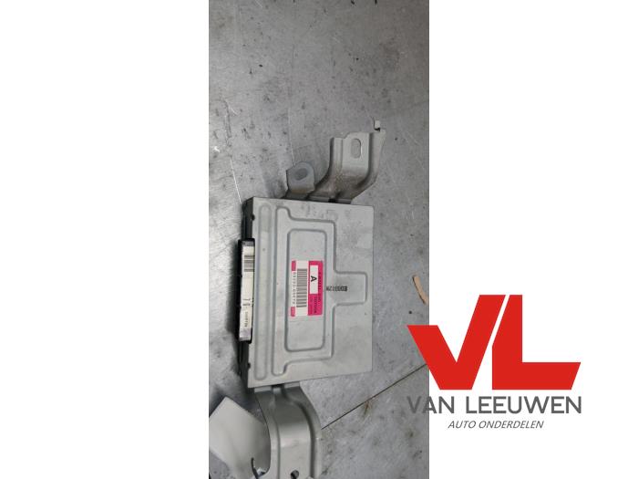Used Computer height control Toyota Land Cruiser V8 (J20) 4.5 D-4D 32V Price € 175,00 Margin scheme offered by Van Leeuwen Auto Onderdelen