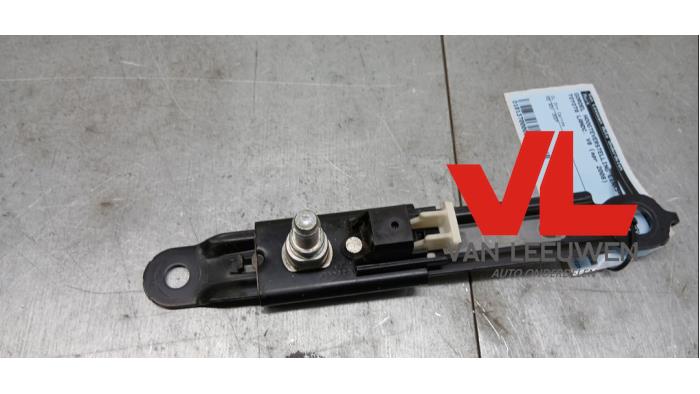 Seatbelt height adjuster