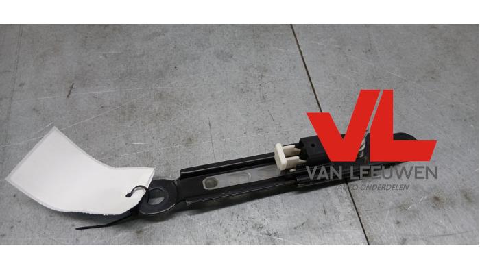 Seatbelt height adjuster