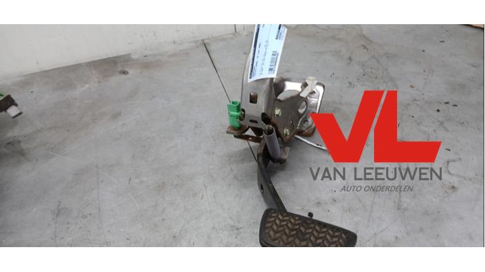Używane Pedal hamulca Toyota Land Cruiser V8 (J20) 4.5 D-4D 32V Cena € 45,00 Procedura marży oferowane przez Van Leeuwen Auto Onderdelen