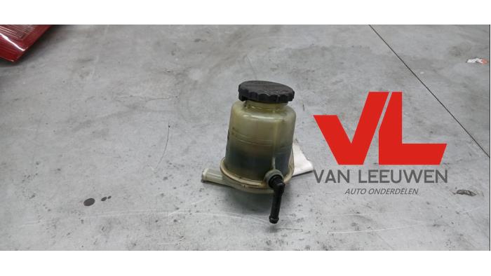 Begagnade Styrservotank Toyota Land Cruiser V8 (J20) 4.5 D-4D 32V Pris € 75,00 Marginaltabell erbjuds av Van Leeuwen Auto Onderdelen