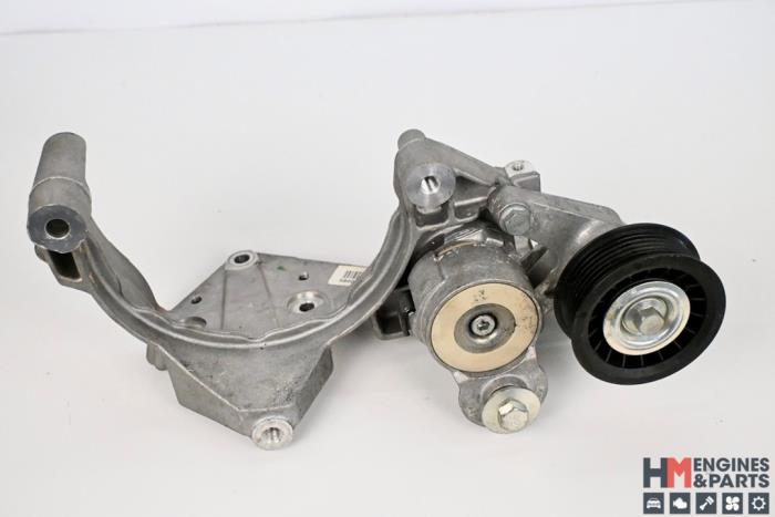 Usagé Support dynamo bas Iveco New Daily VI 33S14, 35C14, 35S14 Prix € 54,45 Prix TTC proposé par HM Engines & Parts
