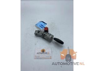 Used Ignition lock + key Renault Modus/Grand Modus (JP) 1.2 16V Price € 35,00 Margin scheme offered by AutomotiveNL Oss