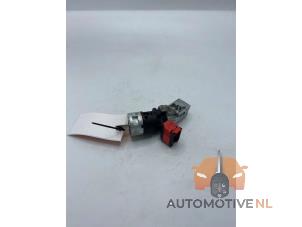 Used Ignition lock + key Renault Twingo II (CN) 1.2 16V Price € 35,00 Margin scheme offered by AutomotiveNL
