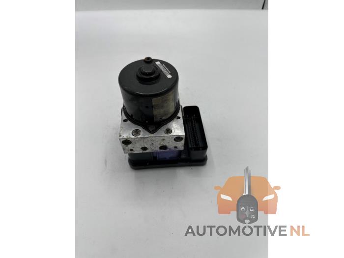 ABS pump from a Audi A3 (8P1) 2.0 TDI 16V 2004