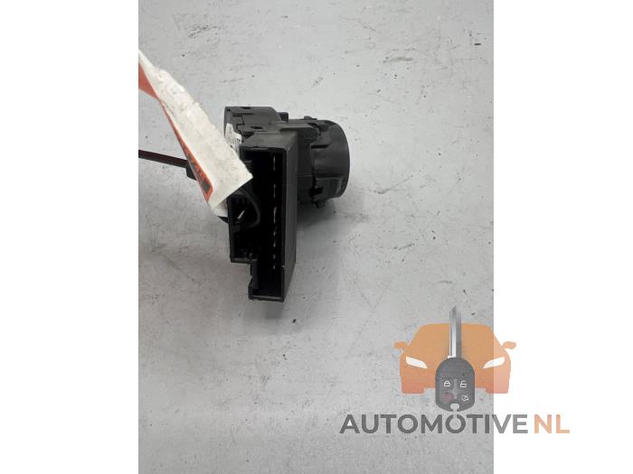 Ignition switch from a Volkswagen Polo V (6R) 1.4 TDI DPF BlueMotion technology 2014