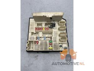 Usados Caja de fusibles Renault Grand Scénic II (JM) 1.6 16V Precio € 75,00 Norma de margen ofrecido por AutomotiveNL Oss