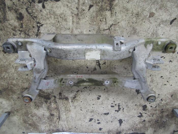 Usados Subchasis Volkswagen Golf V (1K1) 3.2 V6 24V Precio € 150,00 Norma de margen ofrecido por VW Parts Dronten
