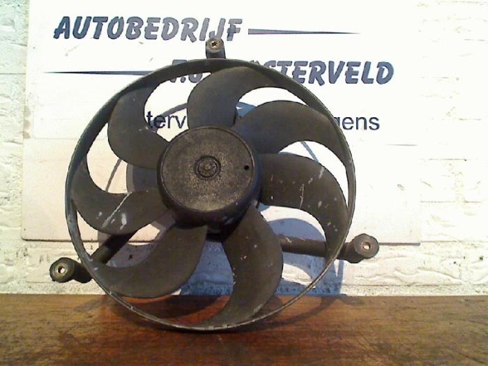 Ventilateur moteur d'un Volkswagen Lupo (6X1) 1.4 16V 75 1999