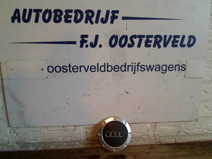 Używane Emblemat Audi TT (8N3) 3.2 V6 24V Quattro Cena na żądanie oferowane przez VW Parts Dronten