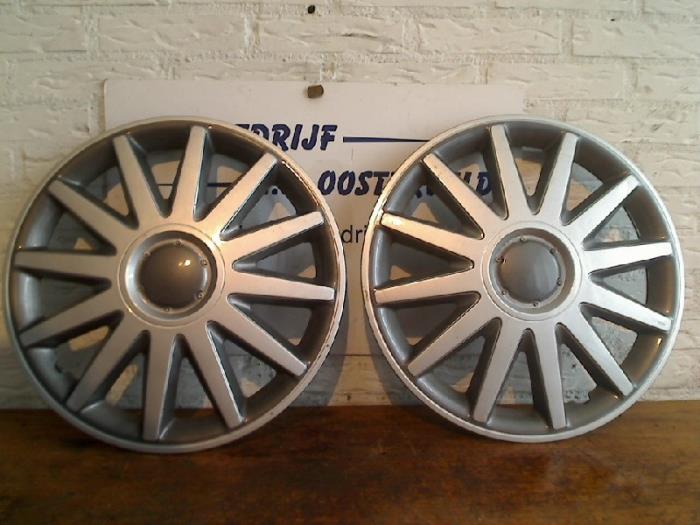 Używane Kolpak Seat Altea (5P1) 1.9 TDI 105 Cena na żądanie oferowane przez VW Parts Dronten