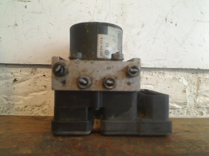 Usagé Pompe ABS Volkswagen Caddy Combi III (2KB,2KJ) 1.9 TDI Prix € 50,00 Règlement à la marge proposé par VW Parts Dronten