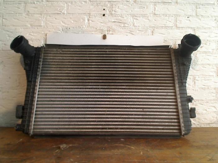 Usagé Intercooler Volkswagen Caddy Combi III (2KB,2KJ) 1.9 TDI Prix € 50,00 Règlement à la marge proposé par VW Parts Dronten