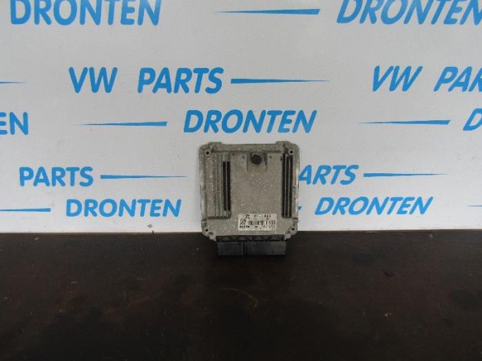 Używane Komputer pokladowy Volkswagen Golf Plus (5M1/1KP) 1.9 TDI 105 Cena na żądanie oferowane przez VW Parts Dronten