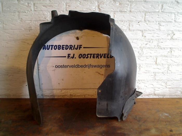 Inner wheel arch from a Audi A4 Avant (B6) 1.8 T 20V 2001