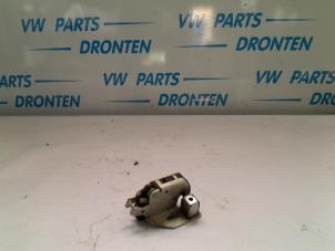 Używane Wkladka zamka drzwiowego lewa Volkswagen Crafter 2.0 TDI 16V Cena € 20,00 Procedura marży oferowane przez VW Parts Dronten