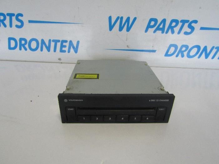 Changeur de CD d'un Volkswagen Touran (1T1/T2) 1.6 FSI 16V 2003