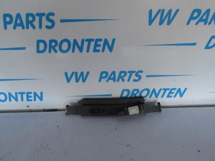 Używane Antena Volkswagen Phaeton (3D) 4.2 V8 40V 4Motion Cena € 15,00 Procedura marży oferowane przez VW Parts Dronten