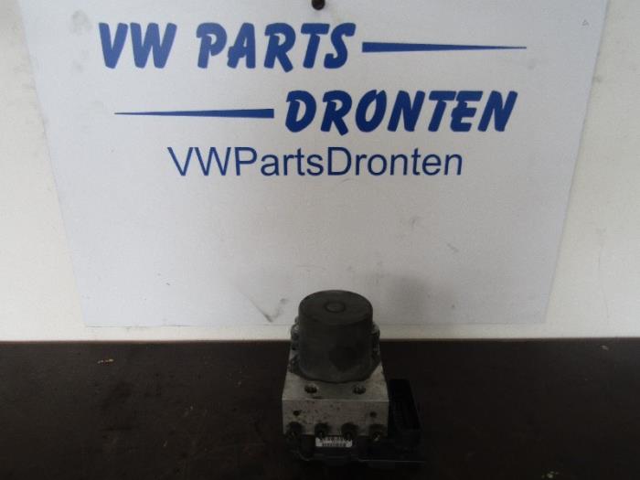 Begagnade ABS-pump Audi A4 Avant Quattro (B7) Pris € 125,00 Marginaltabell erbjuds av VW Parts Dronten