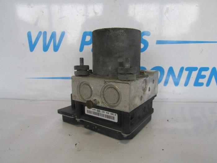 Usagé Bloc ABS Audi A4 Quattro (B7) Prix € 60,00 Règlement à la marge proposé par VW Parts Dronten