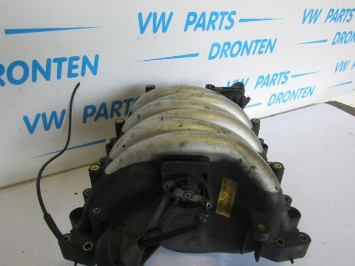 Intake manifold from a Volkswagen Passat (3B2) 2.8 30V Syncro/4Motion 1998