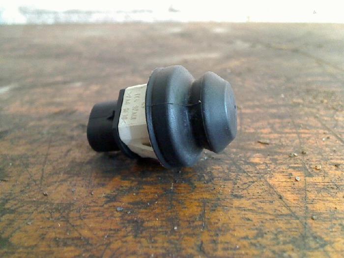 Begagnade Sensor (övriga) Volkswagen Polo III (6N2) 1.4 Pris på förfrågan erbjuds av VW Parts Dronten