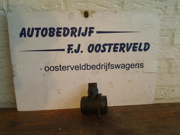 Airflow meter from a Volkswagen New Beetle (9C1/9G1) 1.9 TDI 90 2000